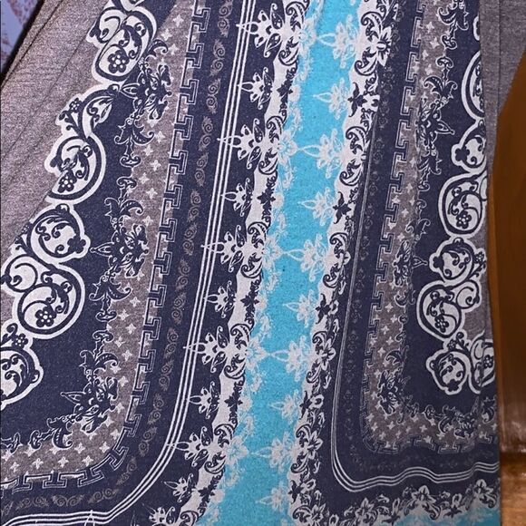 Top size small tunic   - Picture 2 of 8